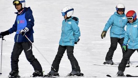 黑龙江漠河学校的冰雪系列活动让冬日的校园焕发着勃勃生机